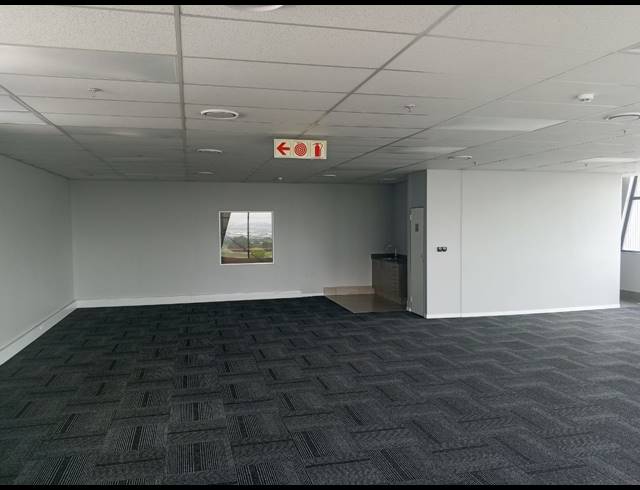 8,300M² WAREHOUSE TO LET IN AIRPORT PARK